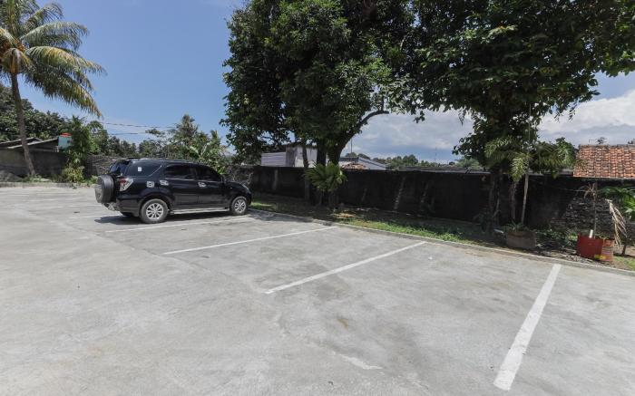 KoolKost near Stasiun Batutulis