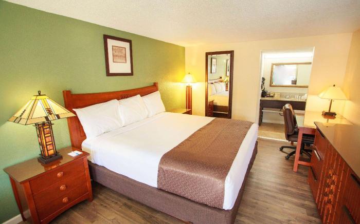 Travelodge by Wyndham Macon West