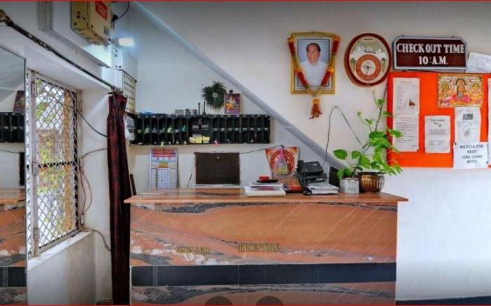 hotel yogi lodge