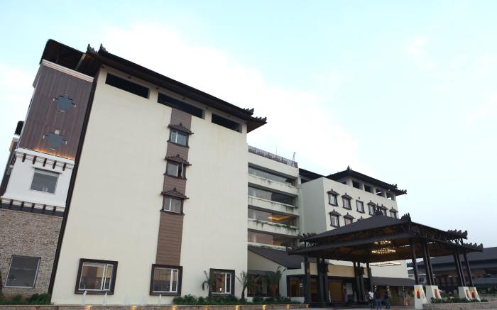 Shyama Sarovar Portico