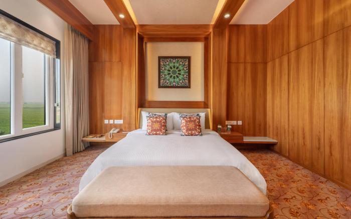 Shyama Sarovar Portico