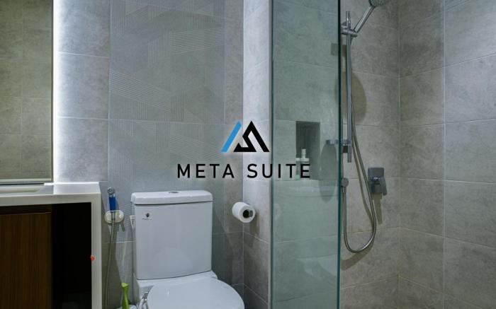 Sky pool 4 star hotel grade stay in i-City 9