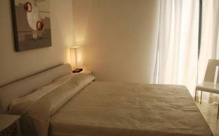 B&B Mini Hotel Incity-close train station and port-