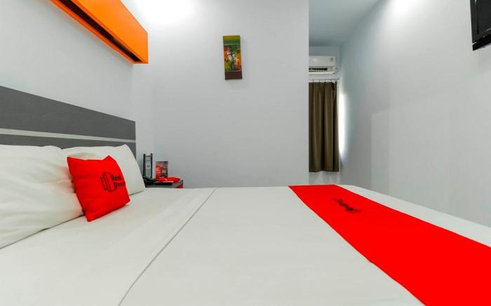 RedDoorz near Manado Town Square