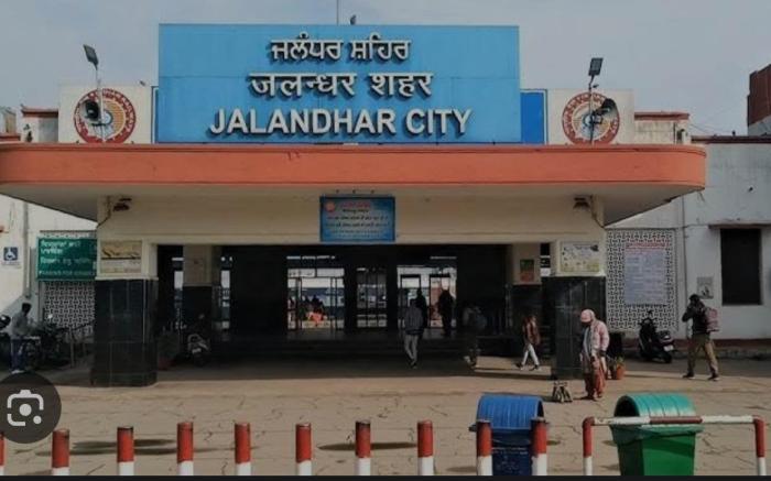 Raja Guest House, Near Railway Station 