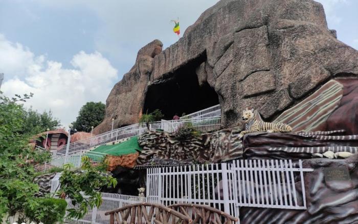 Raja Guest House, Near Railway Station 