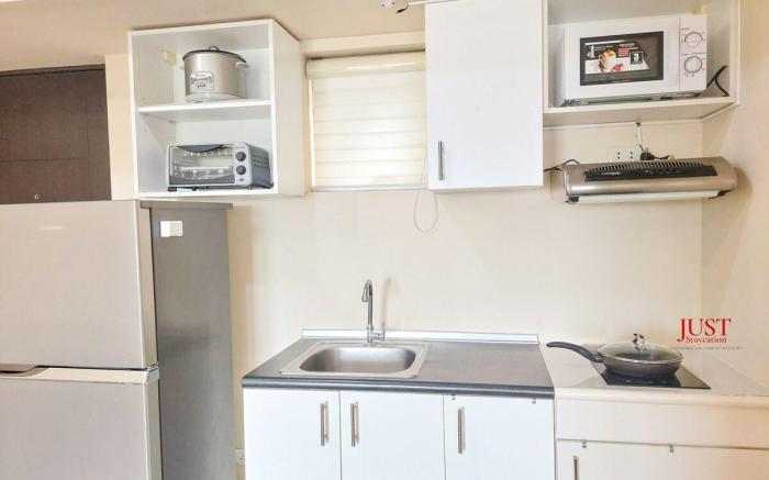 Heart of the City Centrio Tower 1BR Netflix +Wifi