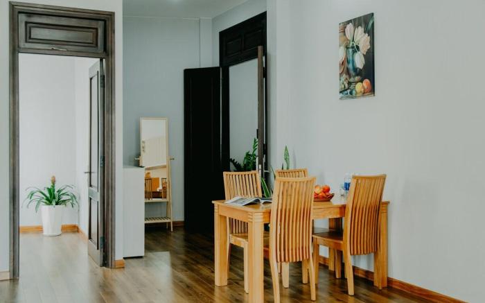 DVHome2 - 3Br - Modern Apt with Parking lot