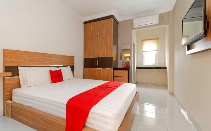 RedDoorz Plus near Palembang Square Mall