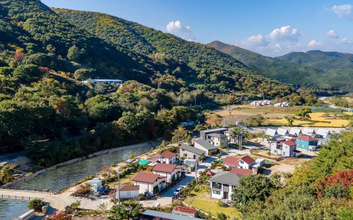 Gyeongju Hiltopia Kids Pool Villa