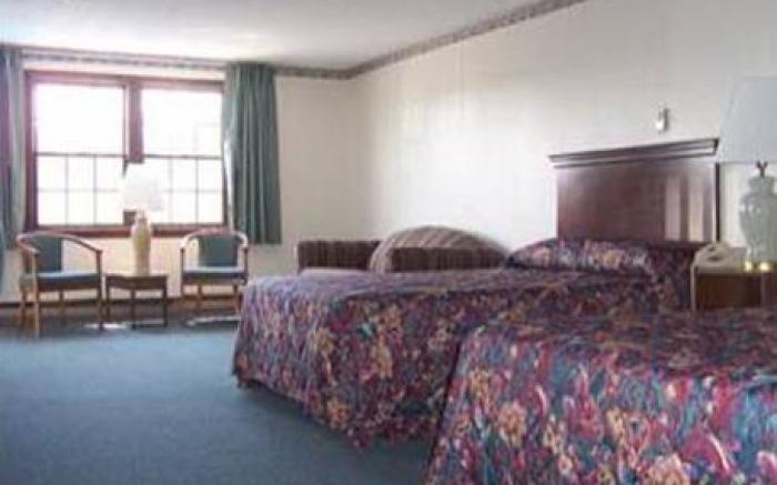 Holiday Hill Inn & Suites