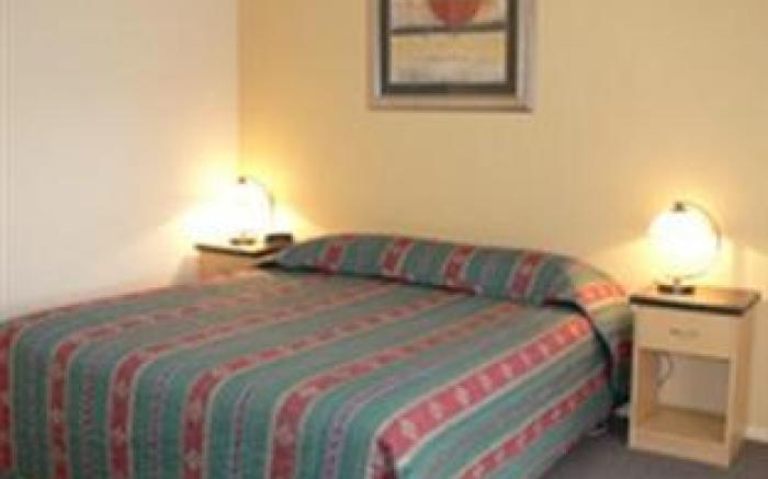 Sportmans Motor Inn