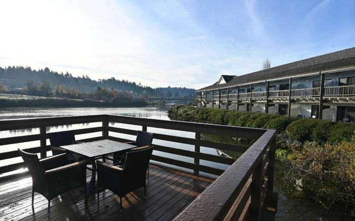 Edgewater Inn and Suites, an Ascend Collection Hotel