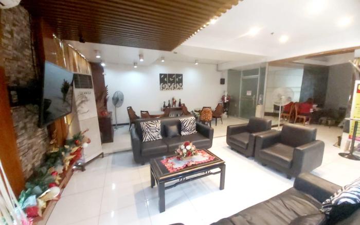OYO 924 Cosmo Hotel Espana Near Ust