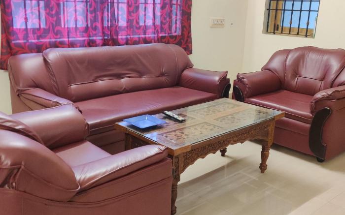 D Square home stays near white town