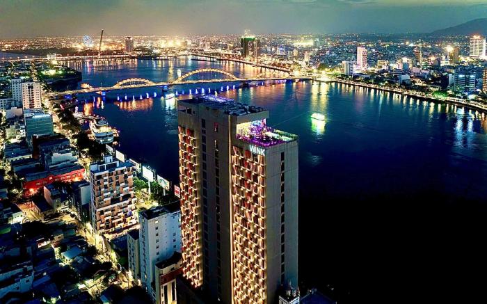 Wink Icon Hotel Danang Riverside - Luxury Suites - 24hrs Stay & Rooftop Pool Bar