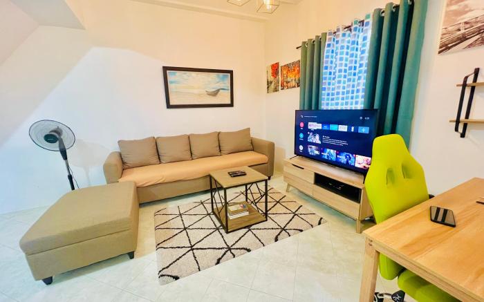 Awesome 2 Bedroom, Living Room & Kitchen