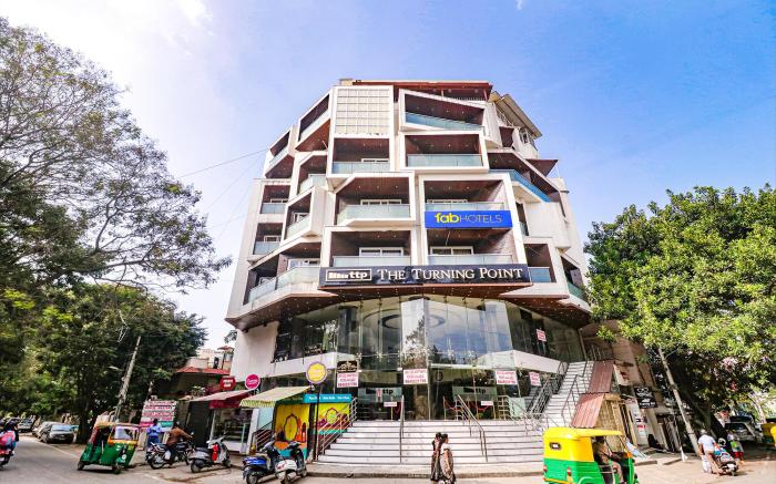 FabHotel Turning Point - Nr. Ulsoor Lake