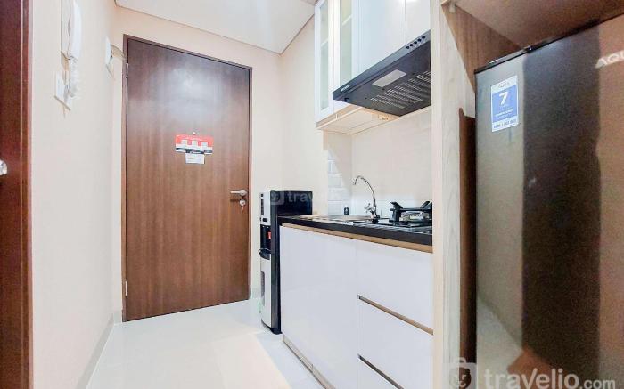 Cozy Living Studio at Transpark Bintaro Apartment By Travelio