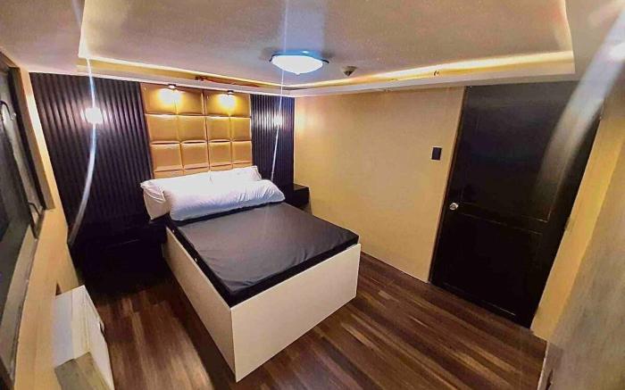 IV’s Condo w/ Netflix and Wi-Fi & Karaoke II