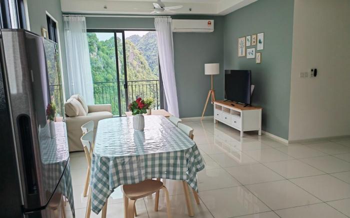 Cozy Suite 1 with Mountain & Theme Park Views