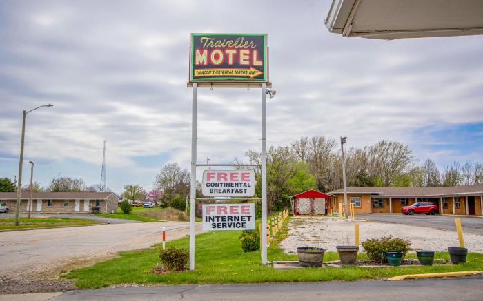 OYO Travelier Motel