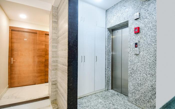 FabHotel Dak Plaza - Nr. Axis Mall