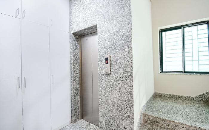 FabHotel Dak Plaza - Nr. Axis Mall
