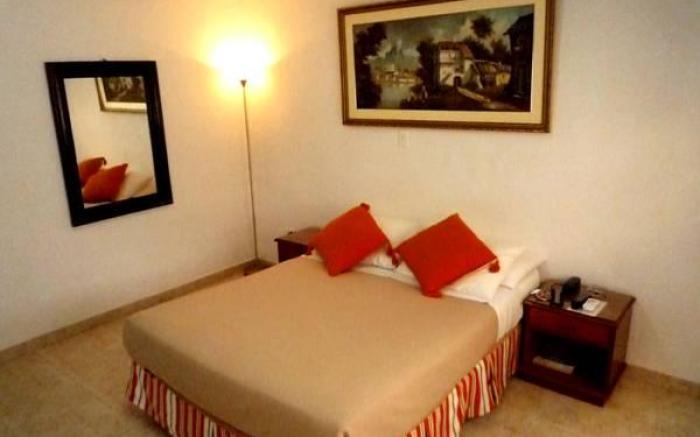 Hotel Axis Inn By GEH Suites