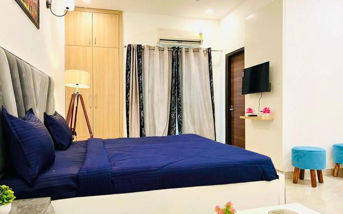 Luxury 2Bedroom Suite BY NOIDA SUITES