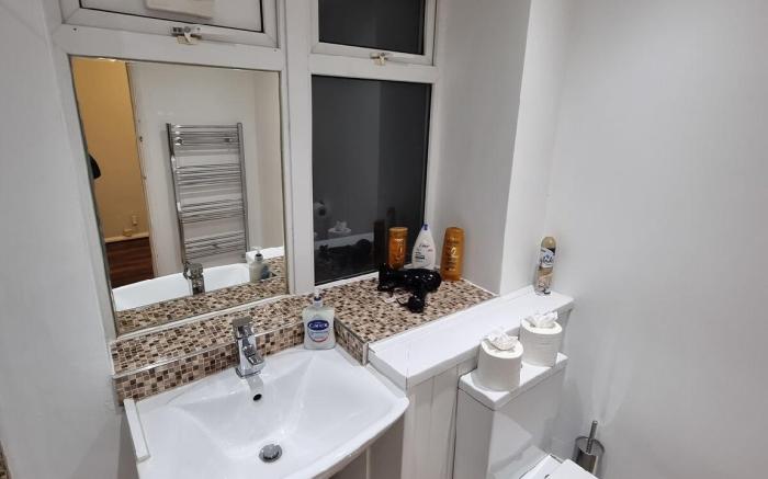 Cosy 3 bed Apt/contractors/families/free parking