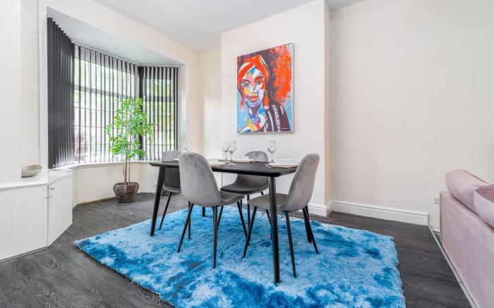 Spacious 2 bed house with free on street parking