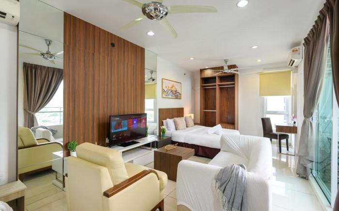 Comfy Studio/Gurney/Mansion One