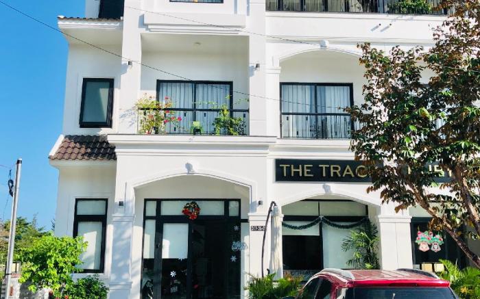 The Track Homestay - Near Bai Dai Beach