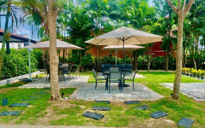 Hill Myna Holiday Park & Cafe