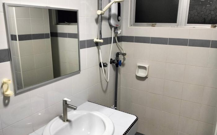 Melaka homestay 9pax Condo Klebang 
