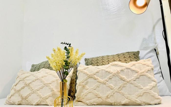 Amancio's Balai Minimalist Room in the CityProper!