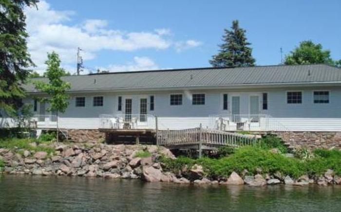 Boathouse Country Inn