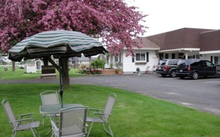 Country Squire Motel