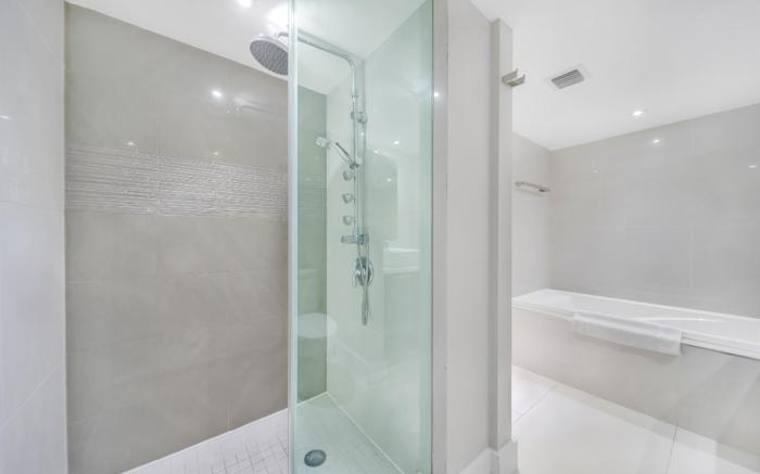 Bay Overlooking Condo With Balcony