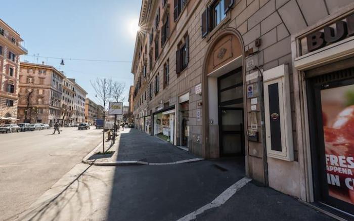 Leone Vatican House