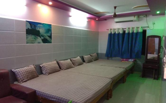 Sri Priya Lodging House