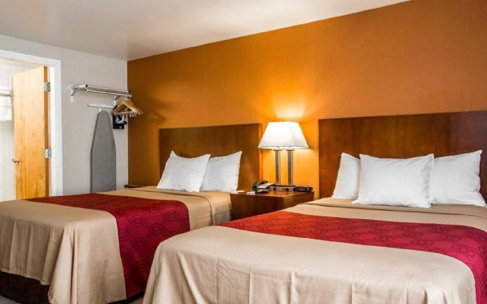Econo Lodge Lakes Region