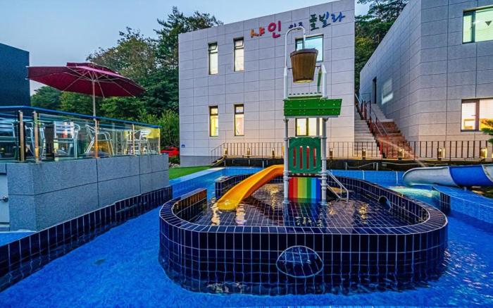 Shine Kids Pool Villa