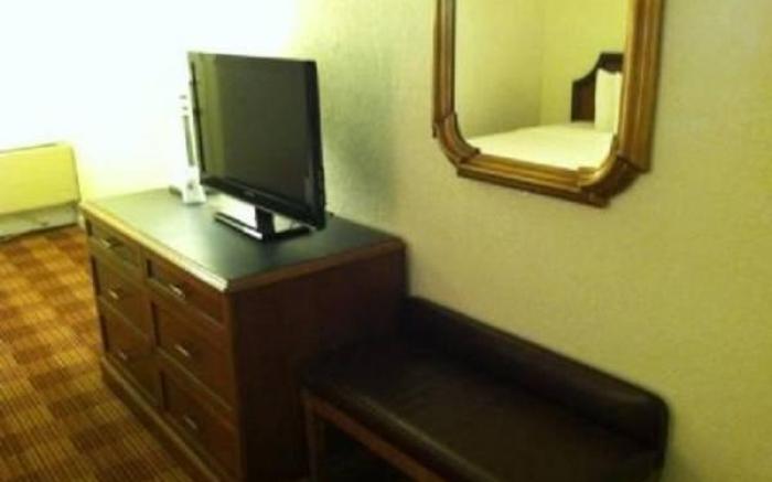 Waterford Inn