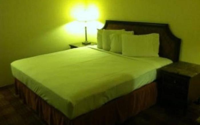 Waterford Inn