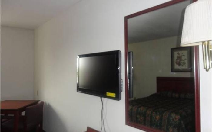 Super 7 Inn Tecumseh