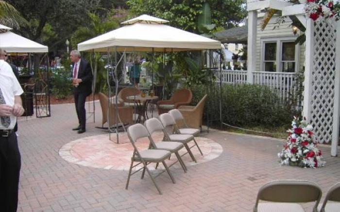 Peninsula Bed & Cocktails