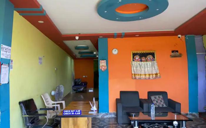Goroomgo M S M Residency Puri - Near Sea Beach