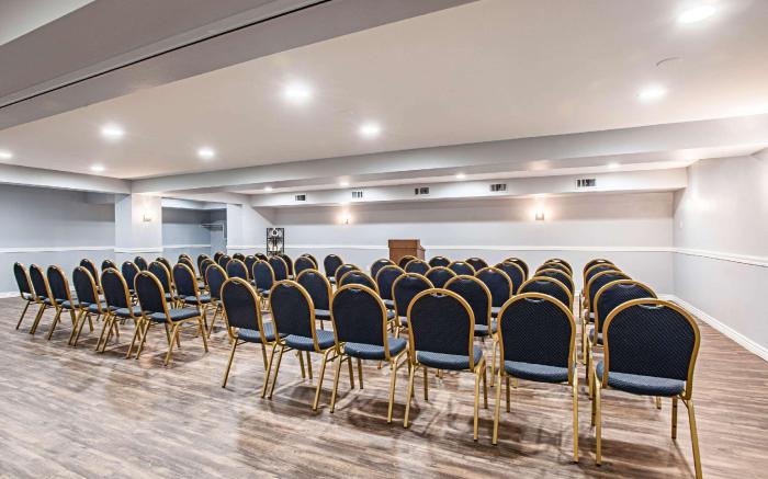 Comfort Inn & Suites Pacific - Auburn
